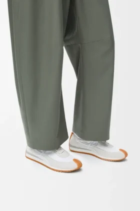 Buty sportowe „Flow Runner” z nylonu i zamszu