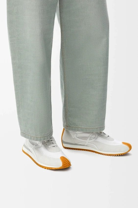 Buty sportowe „Flow Runner” z nylonu i zamszu Buty sportowe „Flow Runner” z nylonu i zamszu