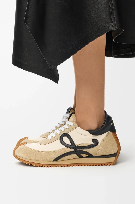 Buty sportowe „Flow Runner” z nylonu i zamszu Buty sportowe „Flow Runner” z nylonu i zamszu