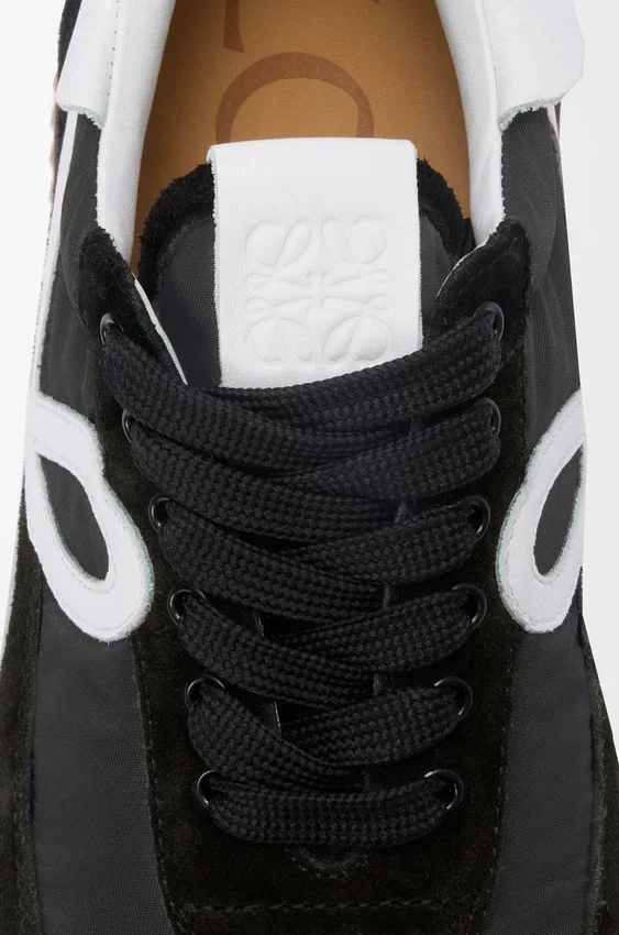 Buty sportowe „Flow Runner” z nylonu i zamszu Buty sportowe „Flow Runner” z nylonu i zamszu