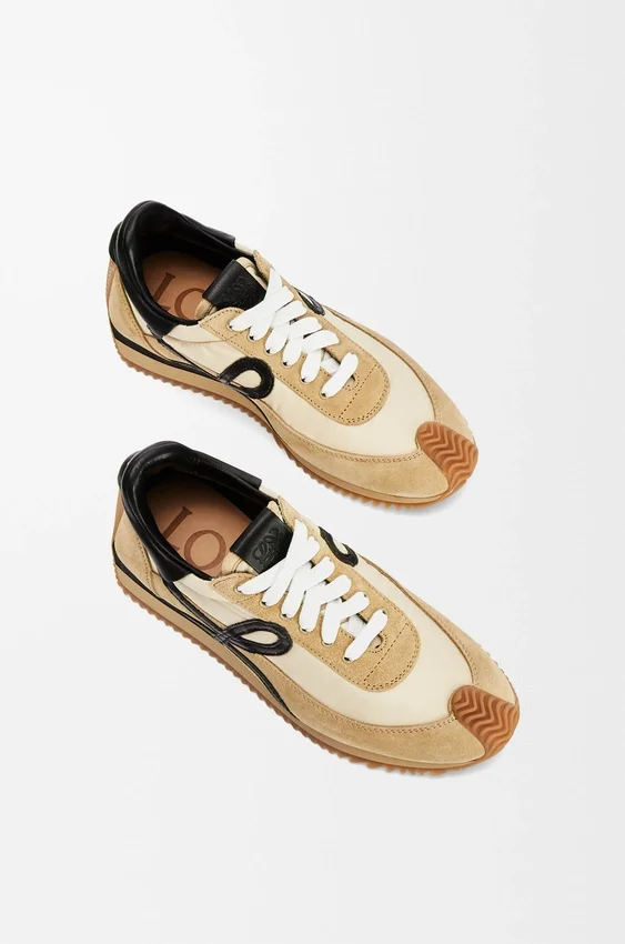 Buty sportowe „Flow Runner” z nylonu i zamszu Buty sportowe „Flow Runner” z nylonu i zamszu