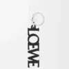 Charm z charakterystycznym motywem loewe z gładkiej skóry cielęcej