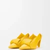 Czółenka „Origami Con” z klapką z tyłu, wykonane ze skóry jagnięcej