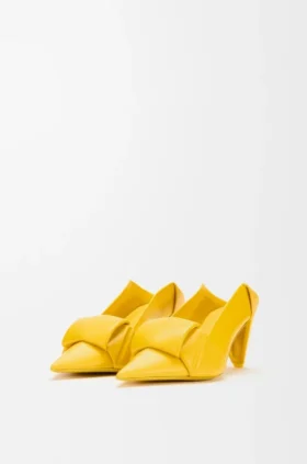 Czółenka „Origami Con” z klapką z tyłu, wykonane ze skóry jagnięcej