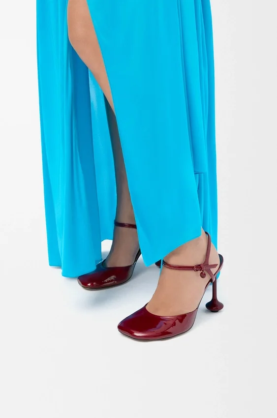 Czółenka „Toy” z paskiem wokół kostki z miękkiej lakierowanej skóry jagnięcej Czółenka „Toy” z paskiem wokół kostki z miękkiej lakierowanej skóry jagnięcej