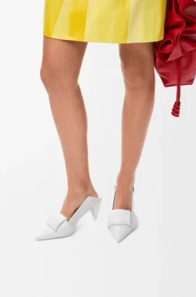 Czółenka z klapką z tyłu w stylu origami, wykonane ze skóry jagnięcej