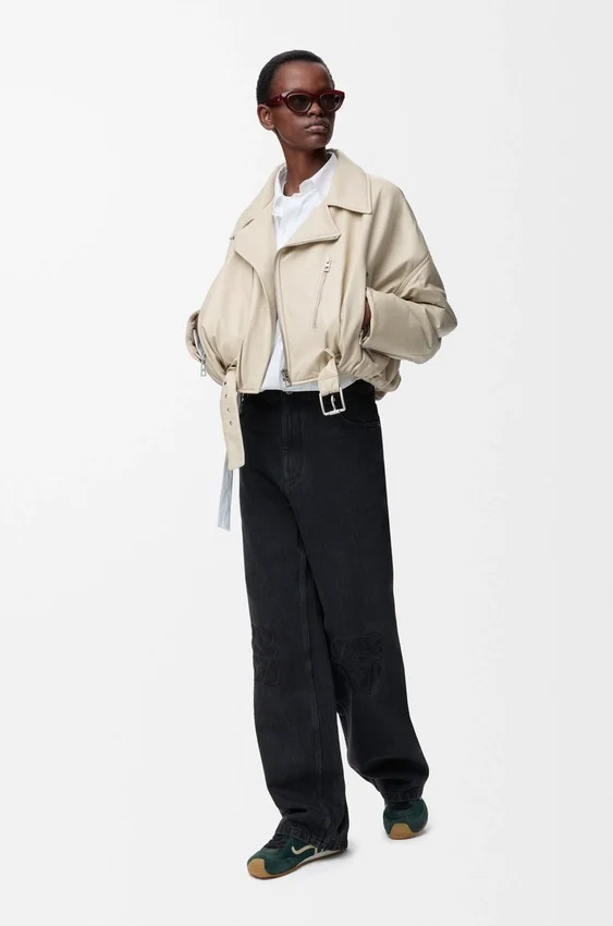 Dżinsy typu baggy z anagramem Dżinsy typu baggy z anagramem