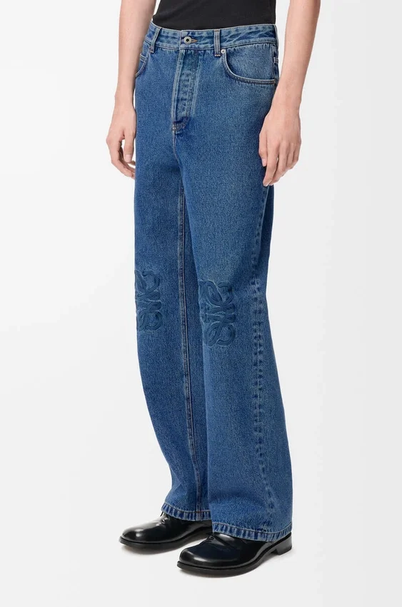 Dżinsy typu baggy z anagramem Dżinsy typu baggy z anagramem