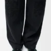 Dżinsy typu baggy z anagramem Dżinsy typu baggy z anagramem