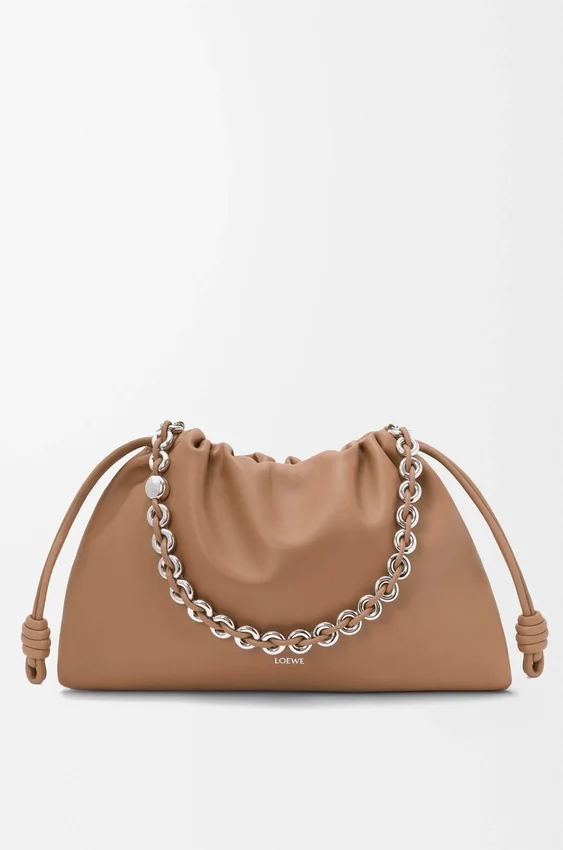 Duża Flamenco Purse z miękkiej skóry jagnięcej typu nappa Duża Flamenco Purse z miękkiej skóry jagnięcej typu nappa