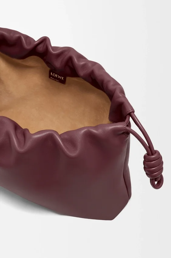 Duża Flamenco Purse z miękkiej skóry jagnięcej typu nappa Duża Flamenco Purse z miękkiej skóry jagnięcej typu nappa