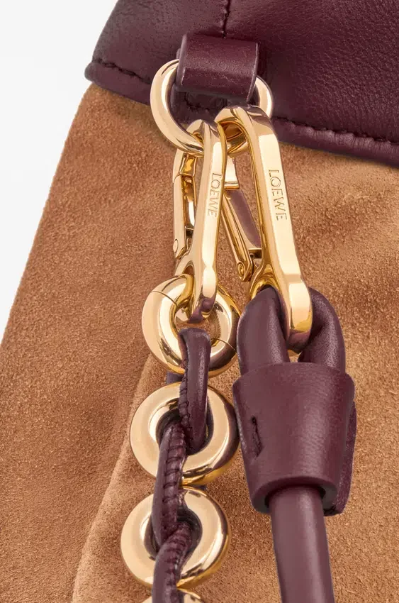 Duża Flamenco Purse z miękkiej skóry jagnięcej typu nappa Duża Flamenco Purse z miękkiej skóry jagnięcej typu nappa