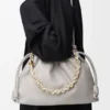 Duża Flamenco Purse z miękkiej skóry jagnięcej typu nappa Duża Flamenco Purse z miękkiej skóry jagnięcej typu nappa