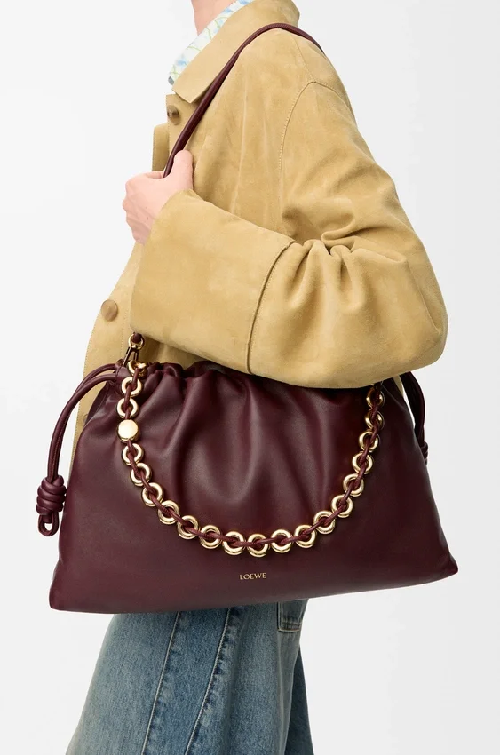 Duża Flamenco Purse z miękkiej skóry jagnięcej typu nappa Duża Flamenco Purse z miękkiej skóry jagnięcej typu nappa