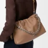 Duża Flamenco Purse z miękkiej skóry jagnięcej typu nappa Duża Flamenco Purse z miękkiej skóry jagnięcej typu nappa