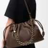 Duża Flamenco Purse z miękkiej skóry jagnięcej typu nappa Duża Flamenco Purse z miękkiej skóry jagnięcej typu nappa