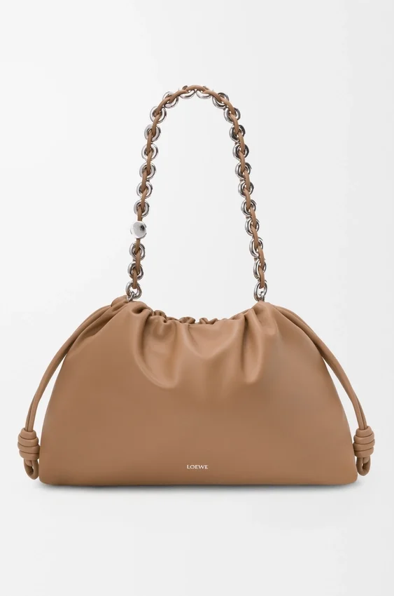 Duża Flamenco Purse z miękkiej skóry jagnięcej typu nappa Duża Flamenco Purse z miękkiej skóry jagnięcej typu nappa