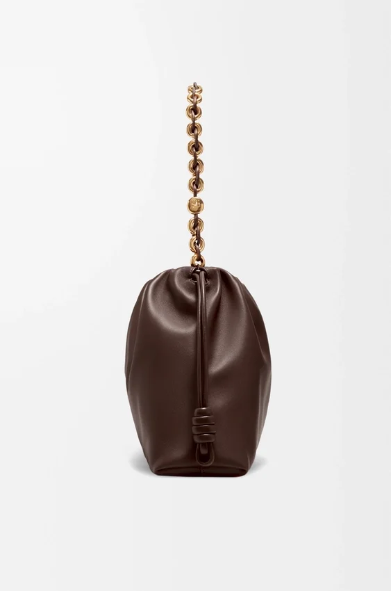 Duża Flamenco Purse z miękkiej skóry jagnięcej typu nappa Duża Flamenco Purse z miękkiej skóry jagnięcej typu nappa