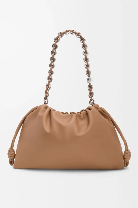 Duża Flamenco Purse z miękkiej skóry jagnięcej typu nappa Duża Flamenco Purse z miękkiej skóry jagnięcej typu nappa