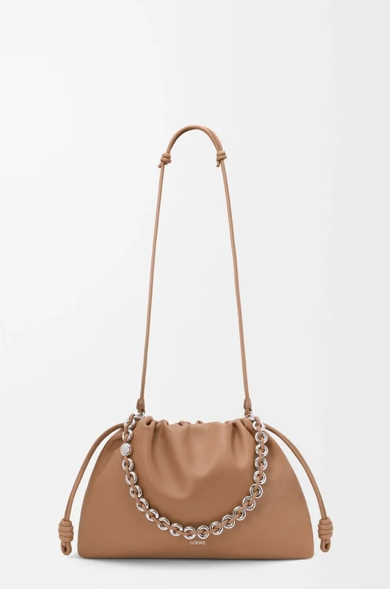 Duża Flamenco Purse z miękkiej skóry jagnięcej typu nappa Duża Flamenco Purse z miękkiej skóry jagnięcej typu nappa