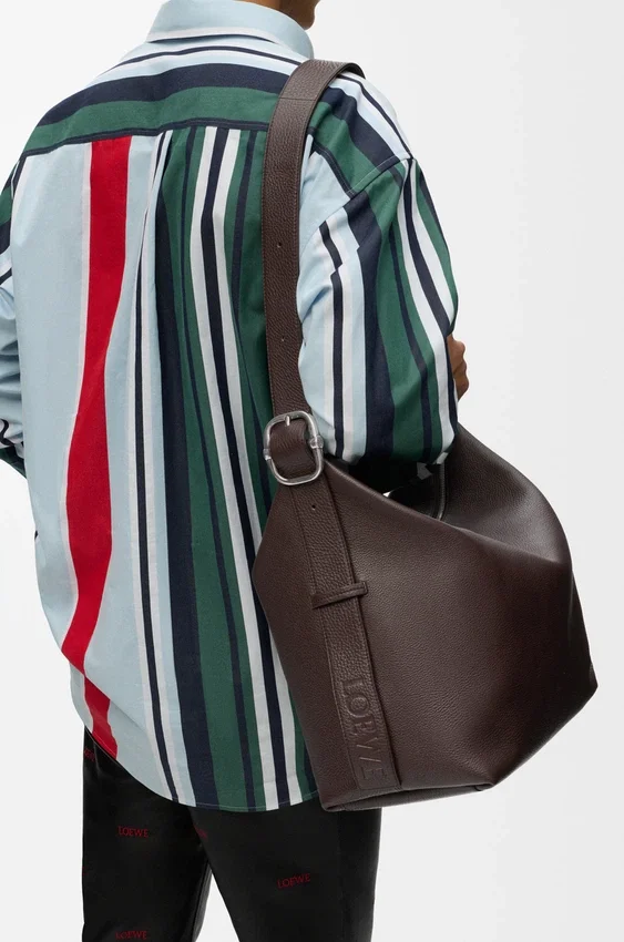 Duża torba Loop Hobo z miękkiej, ziarnistej skóry cielęcej Duża torba Loop Hobo z miękkiej, ziarnistej skóry cielęcej