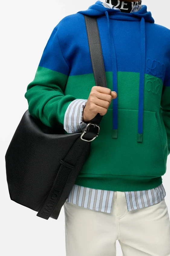 Duża torba Loop Hobo z miękkiej, ziarnistej skóry cielęcej Duża torba Loop Hobo z miękkiej, ziarnistej skóry cielęcej