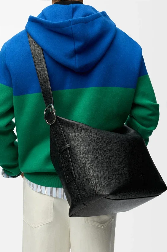 Duża torba Loop Hobo z miękkiej, ziarnistej skóry cielęcej Duża torba Loop Hobo z miękkiej, ziarnistej skóry cielęcej
