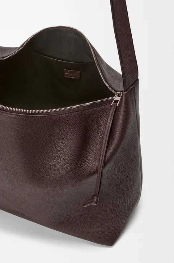 Duża torba Loop Hobo z miękkiej, ziarnistej skóry cielęcej Duża torba Loop Hobo z miękkiej, ziarnistej skóry cielęcej