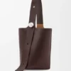 Duża torba Pebble Bucket z miękkiej, ziarnistej skóry cielęcej Duża torba Pebble Bucket z miękkiej, ziarnistej skóry cielęcej
