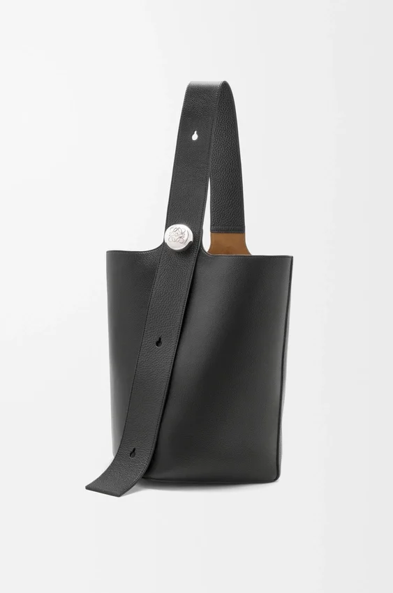 Duża torba Pebble Bucket z miękkiej, ziarnistej skóry cielęcej Duża torba Pebble Bucket z miękkiej, ziarnistej skóry cielęcej