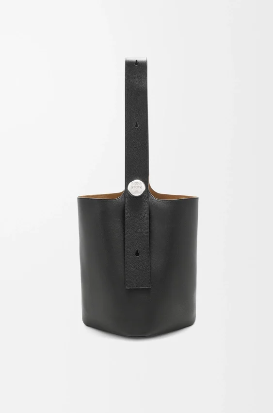 Duża torba Pebble Bucket z miękkiej, ziarnistej skóry cielęcej Duża torba Pebble Bucket z miękkiej, ziarnistej skóry cielęcej