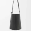 Duża torba Pebble Bucket z miękkiej, ziarnistej skóry cielęcej Duża torba Pebble Bucket z miękkiej, ziarnistej skóry cielęcej