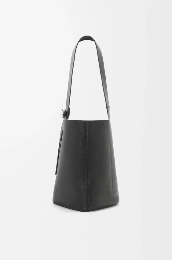 Duża torba Pebble Bucket z miękkiej, ziarnistej skóry cielęcej Duża torba Pebble Bucket z miękkiej, ziarnistej skóry cielęcej