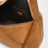 Duża torba typu hobo „Loop” z zamszowej skóry cielęcej Duża torba typu hobo „Loop” z zamszowej skóry cielęcej