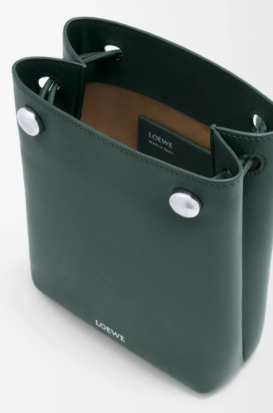 Etui „Pebble” z gładkiej skóry cielęcej Etui „Pebble” z gładkiej skóry cielęcej