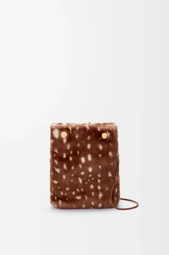 Etui z motywem „Pebble” z nadrukowanej owczej skóry Etui z motywem „Pebble” z nadrukowanej owczej skóry