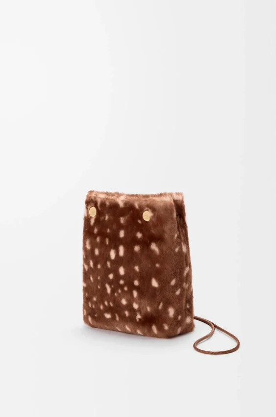 Etui z motywem „Pebble” z nadrukowanej owczej skóry Etui z motywem „Pebble” z nadrukowanej owczej skóry