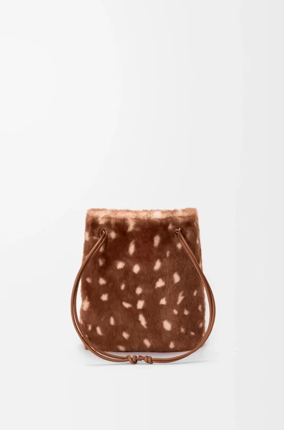 Etui z motywem „Pebble” z nadrukowanej owczej skóry Etui z motywem „Pebble” z nadrukowanej owczej skóry