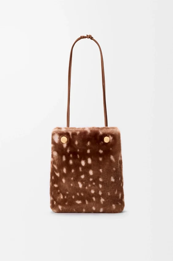 Etui z motywem „Pebble” z nadrukowanej owczej skóry Etui z motywem „Pebble” z nadrukowanej owczej skóry