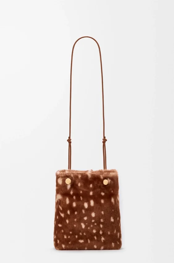 Etui z motywem „Pebble” z nadrukowanej owczej skóry Etui z motywem „Pebble” z nadrukowanej owczej skóry