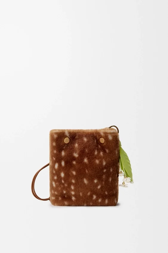 Etui z motywem „Pebble” z nadrukowanej owczej skóry Etui z motywem „Pebble” z nadrukowanej owczej skóry