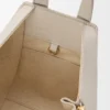 Kompaktowa torba typu „Hammock” z miękkiej, ziarnistej skóry cielęcej Kompaktowa torba typu „Hammock” z miękkiej, ziarnistej skóry cielęcej