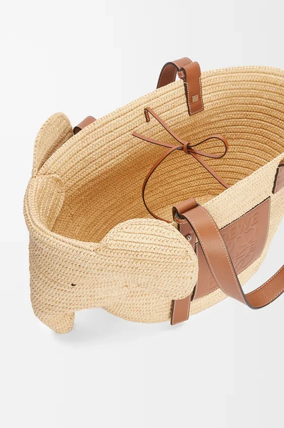 Koszyk „Elephant Basket” z rafii i skóry cielęcej Koszyk „Elephant Basket” z rafii i skóry cielęcej