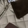 Krótka kurtka z tkaniny technicznej