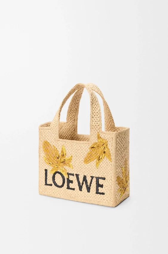 Mała Font Tote z napisem „Loewe” z rafii Mała Font Tote z napisem „Loewe” z rafii