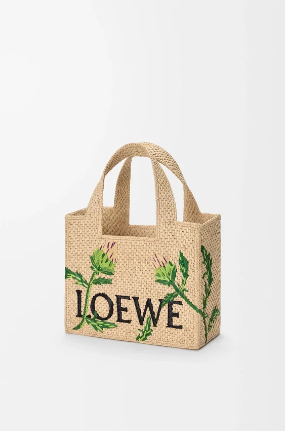 Mała Font Tote z napisem „Loewe” z rafii Mała Font Tote z napisem „Loewe” z rafii