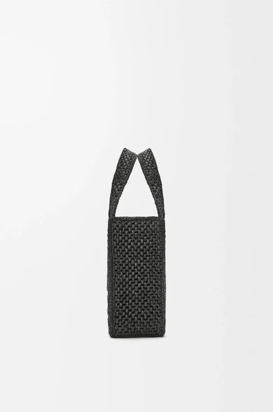 Mała Font Tote z napisem „Loewe” z rafii Mała Font Tote z napisem „Loewe” z rafii