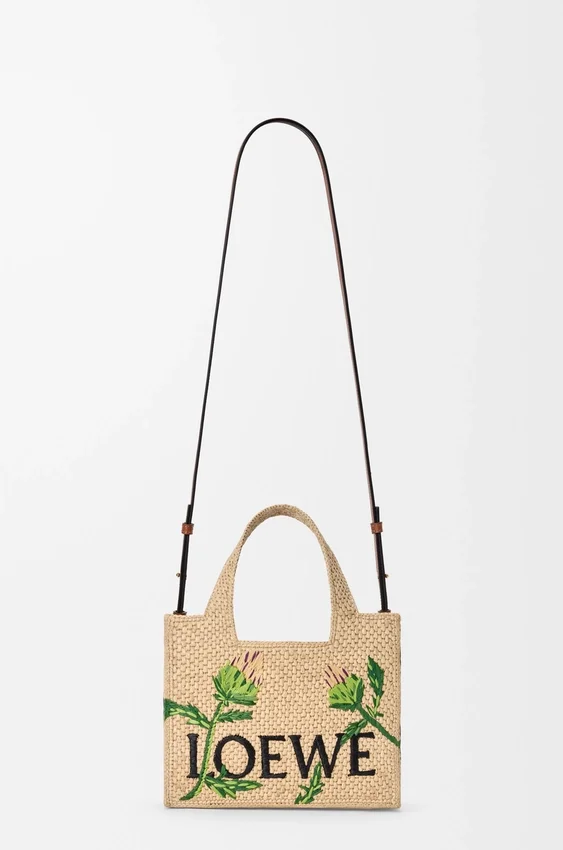 Mała Font Tote z napisem „Loewe” z rafii Mała Font Tote z napisem „Loewe” z rafii