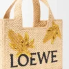 Mała Font Tote z napisem „Loewe” z rafii Mała Font Tote z napisem „Loewe” z rafii