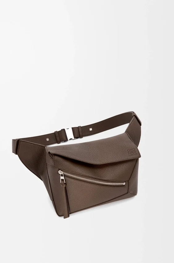 Mała Puzzle Bumbag z ziarnistej skóry cielęcej Mała Puzzle Bumbag z ziarnistej skóry cielęcej